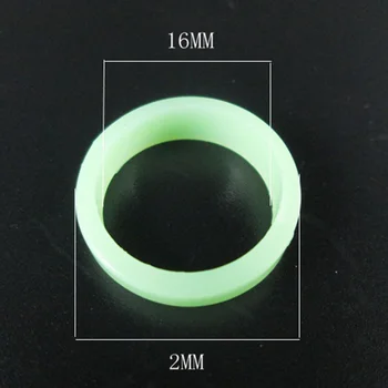100 Vnt Fluorescencijos Žiedas Šalies Prekių Glow-in-the-Dark Blizgesį Piršto Šviesos Dekoravimas Žaislus
