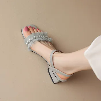Didelis dydis Negabaritinių Didelio dydžio sandalai moterims ir ponios, Kvadratinė galva, pearl dizaino plisuotos storas kulnas sandalai yra minimalistinio
